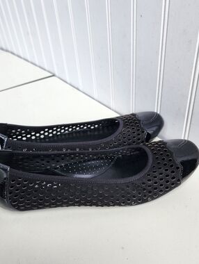 Vanelli Black Patent Leather Perforated Ballet Flats Scalloped Size 7.5 N Narrow